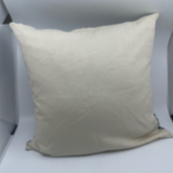 Never used! black and white Tiger Print Pillow Cover - Picture 3 of 10